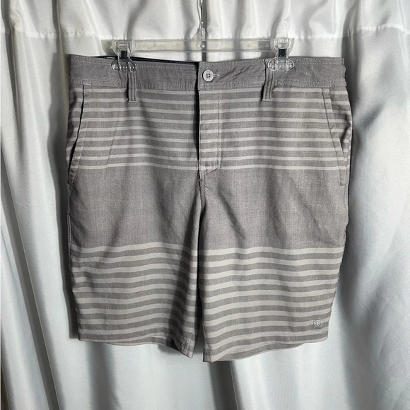 Hang Ten Gray Striped Board Shorts Size 36 Modern Fit Hybrid Swimwear - Picture 1 of 6
